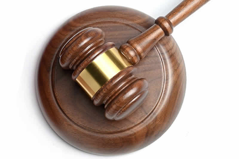 专职律师出任企业法务经理，能否与该企业建立劳动关系？