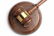 专职律师出任企业法务经理，能否与该企业建立劳动关系？