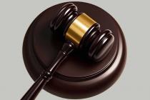 劳动合同约定可调整工作地点，但实际依然可能构成违法调整